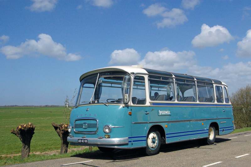 Historische bus beschikbaar voor verhuur in regio Zuid-Holland